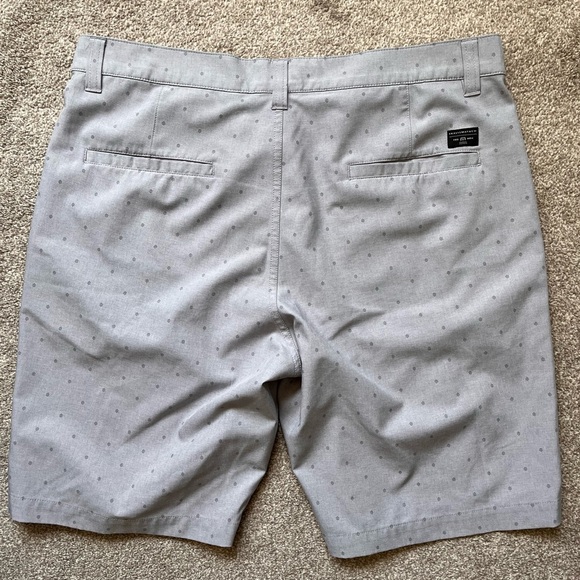 Mens Travis Mathew 9” Golf Shorts Size 34 - Picture 2 of 7